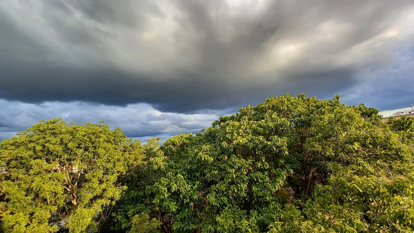 Nuvens sobre a Asa Norte em Brasília, Distrito Federal, em foto de arquivo de Alexandre Marino de 4/2/2021; não representa a previsão atual.