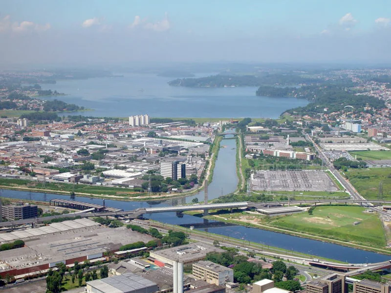 Vista aérea da barragem Guarapiranga, na Zona Sul de São Paulo (SP), em fevereiro de 2007. Foto de arquivo; não documenta a madrugada de 27/10/2026.